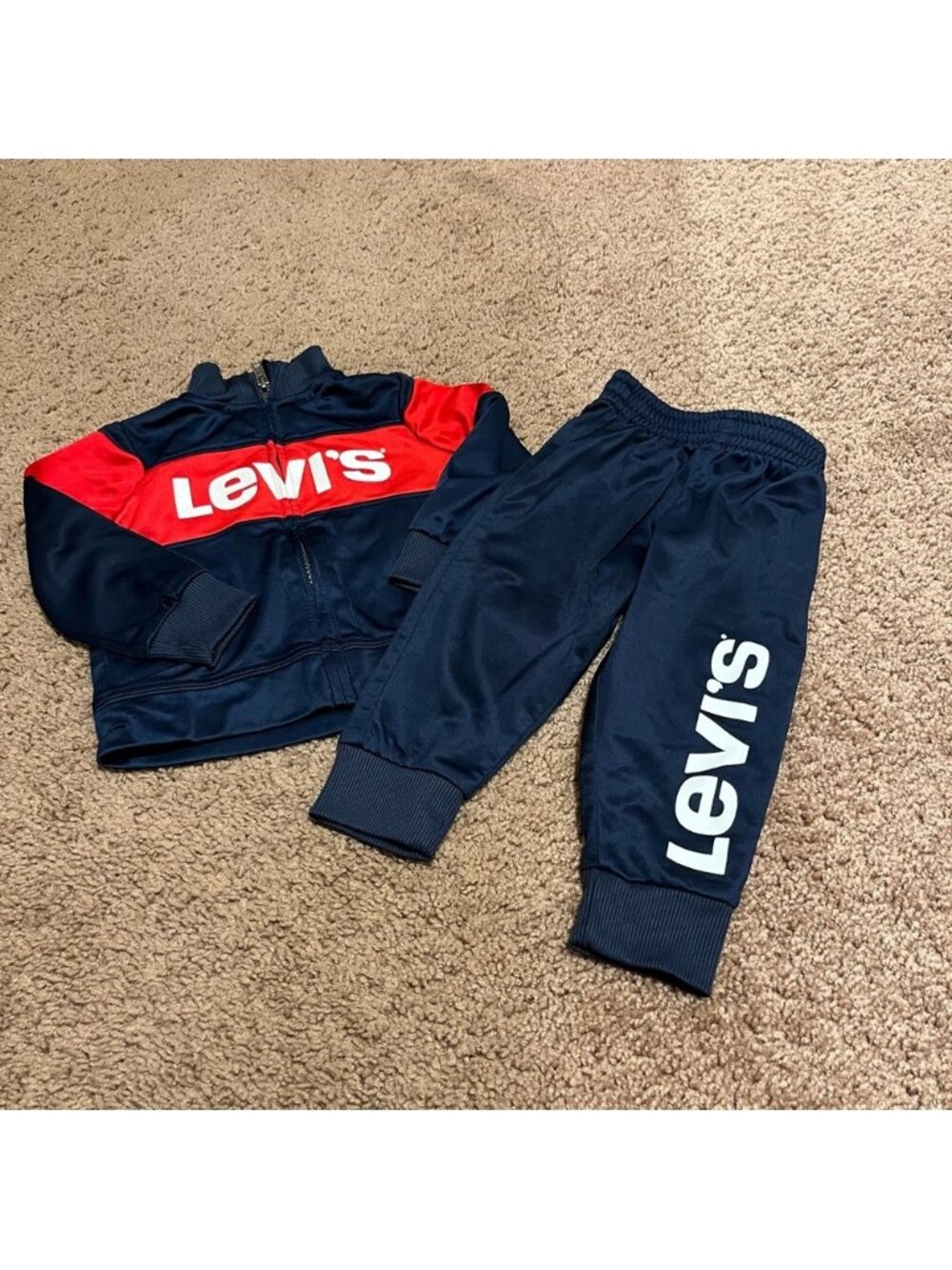 Navy/Blue, White, and Red Levi’s Outfit